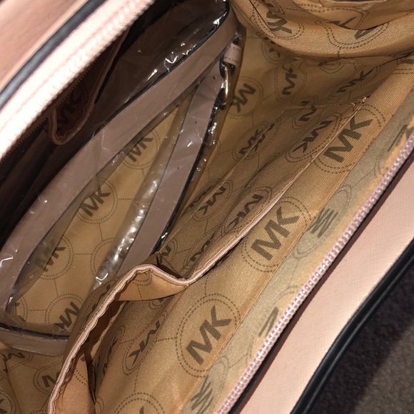 BNWT purse - Picture 5 of 7